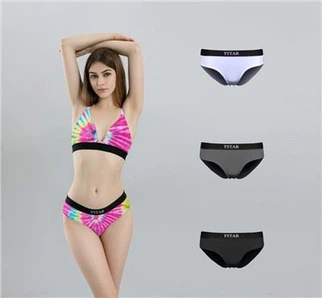 Cheeky ris tsho hauv qab